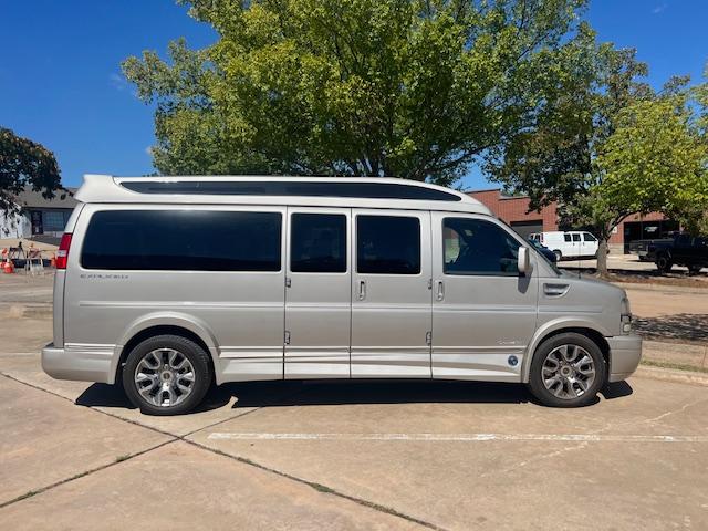 Chevrolet Express 2024 in Edmond, OK
