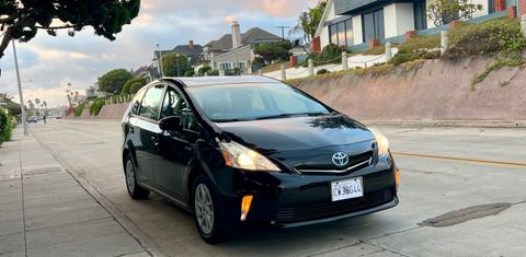 Toyota Prius v 2012