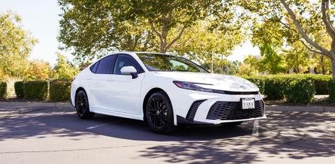 Toyota Camry Hybrid 2025