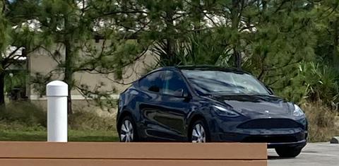 Tesla Model Y 2024