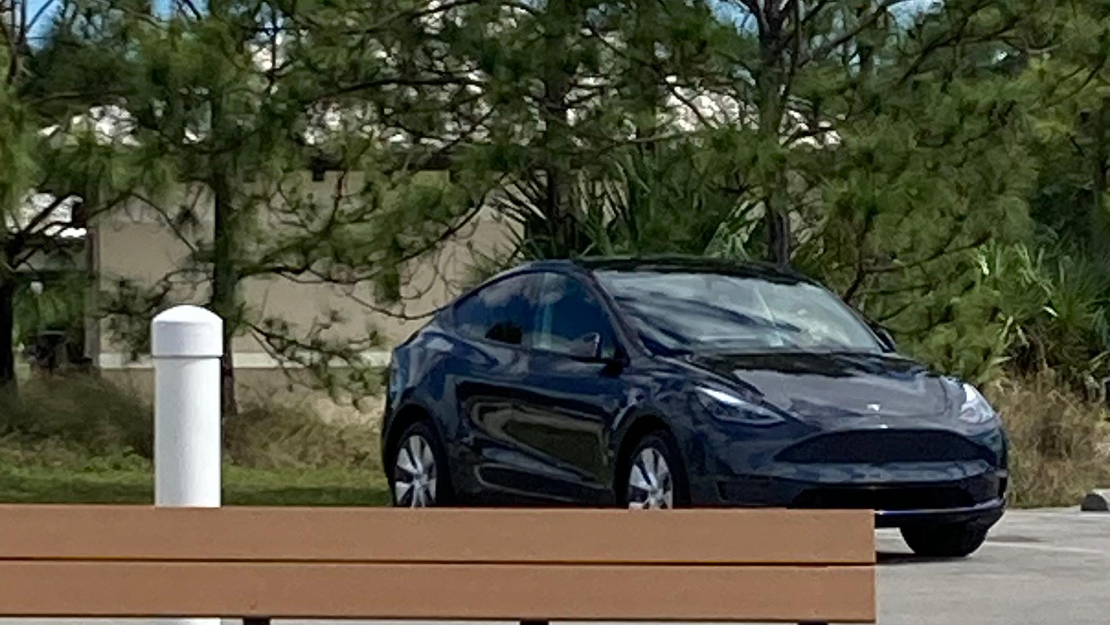 Tesla Model Y 2024 in Miami Gardens, FL