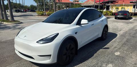 Tesla Model Y 2025
