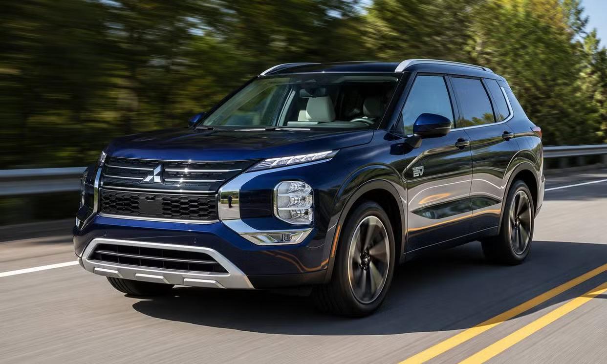 Mitsubishi Outlander Plug-In Hybrid 2025 in Tisbury, MA