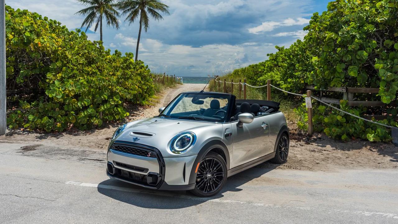 MINI Convertible 2024 in Miami, FL
