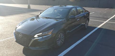 Nissan Altima 2025