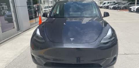 Tesla Model Y 2024