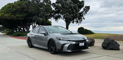 Toyota Camry Hybrid 2026