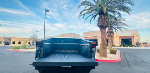 Tesla Cybertruck 2025