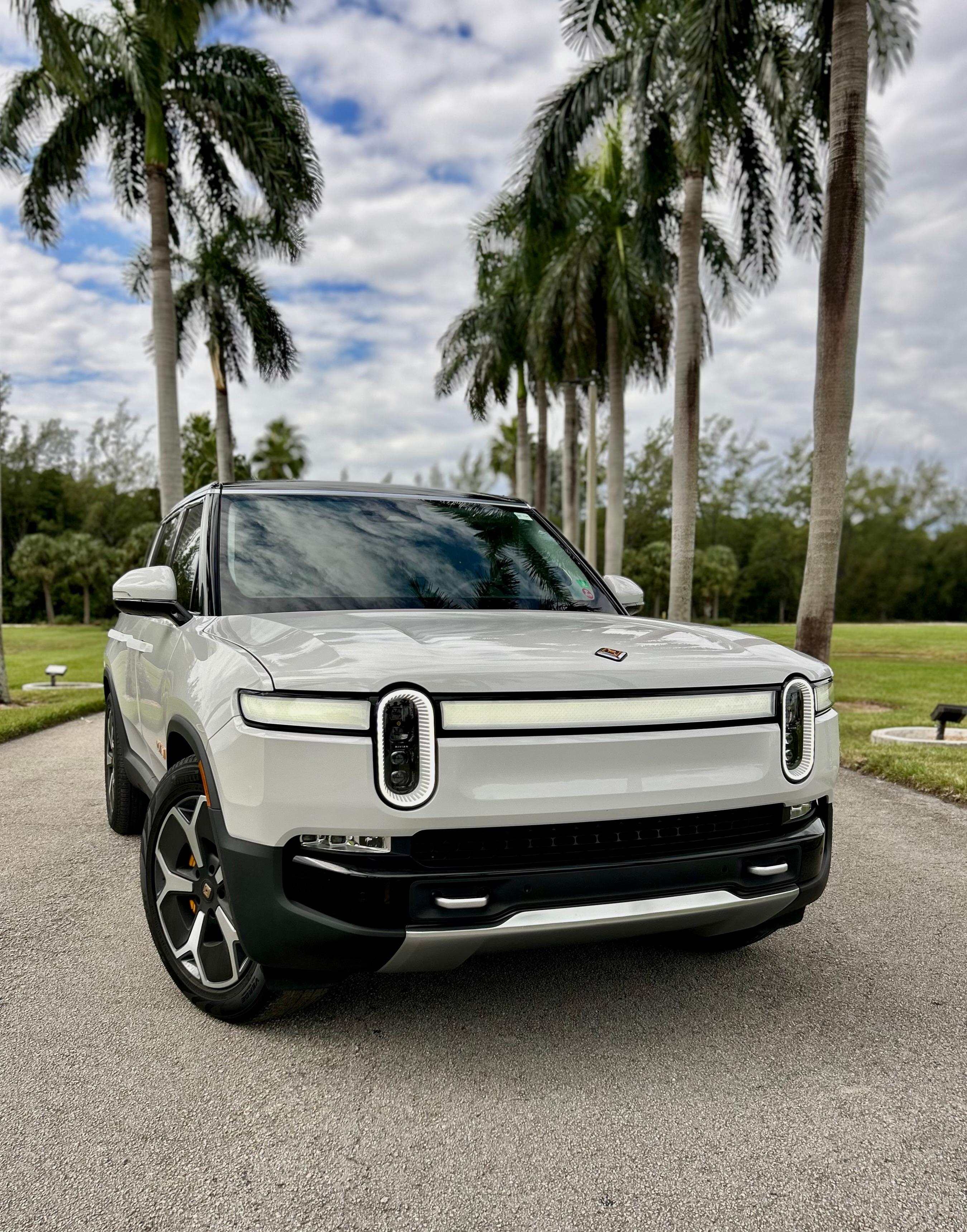 Rivian R1S 2024 in North Miami, FL
