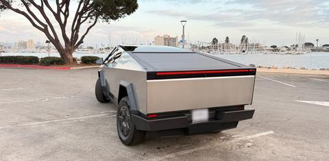 Tesla Cybertruck 2025