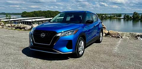 Nissan Kicks Play 2025