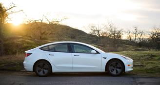 Tesla Model 3 2023 — Options de location de voitures à Victoria, BC