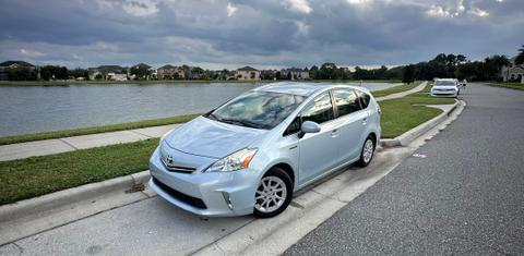 Toyota Prius v 2014
