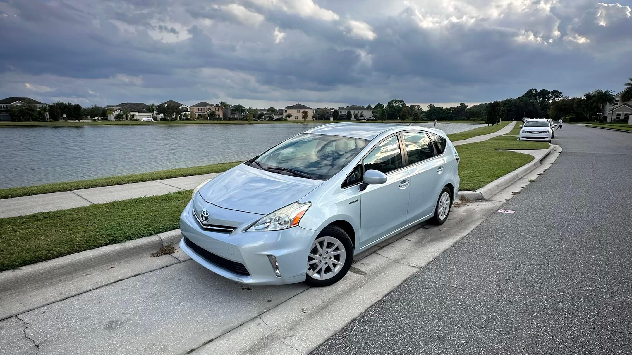 Toyota Prius v 2014 in Orlando, FL