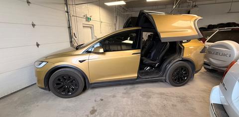 Tesla Model X 2020