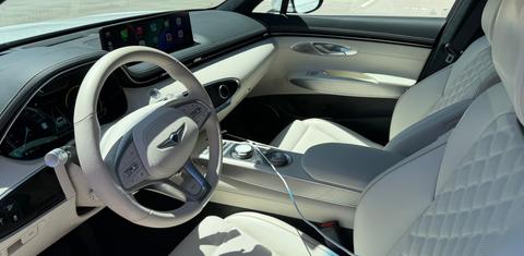 Genesis Electrified GV70 2025