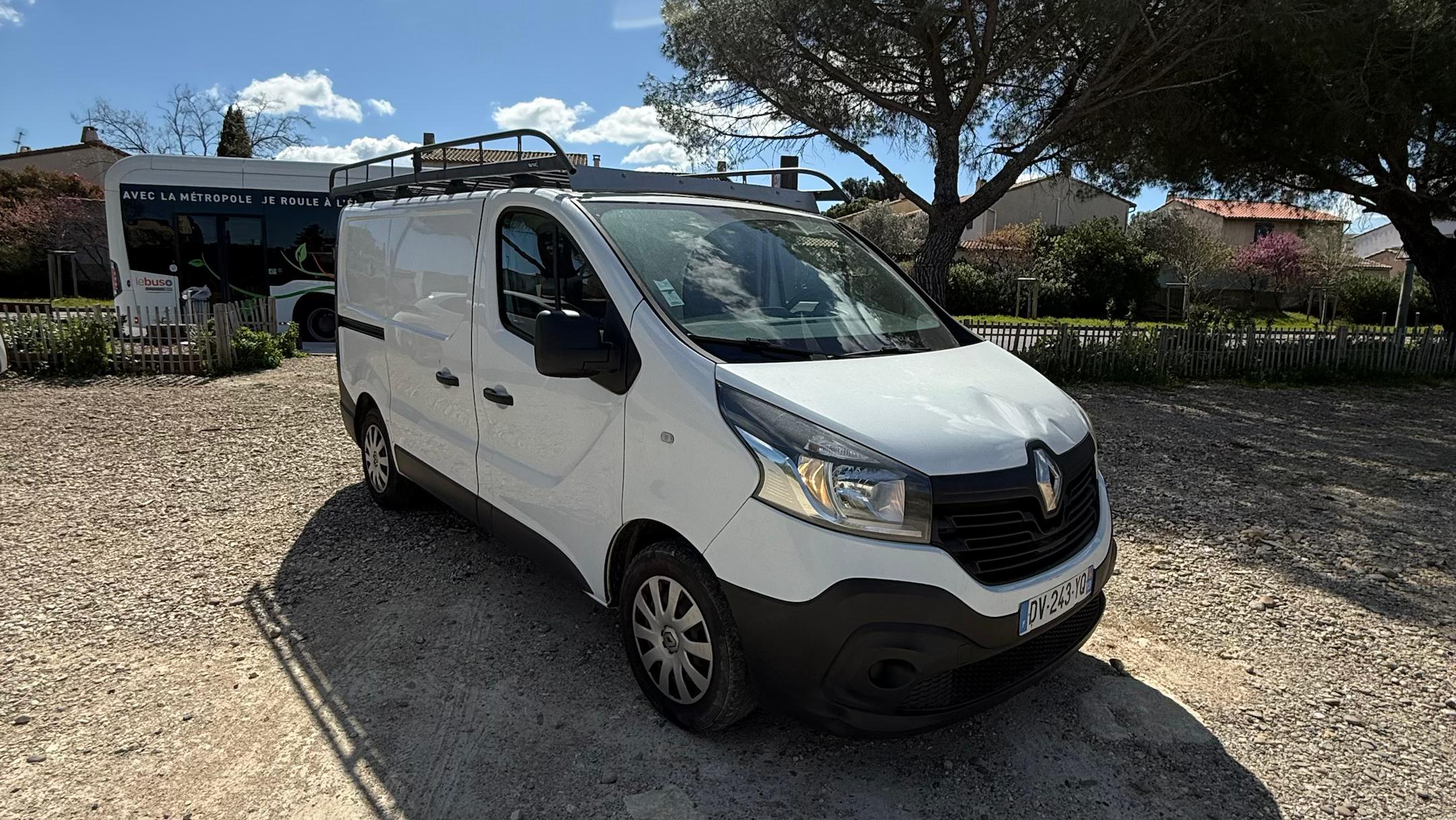 Renault TRAFIC III 2015 in Miramas