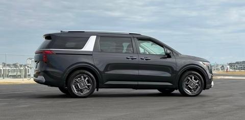 Kia Carnival Hybrid 2026
