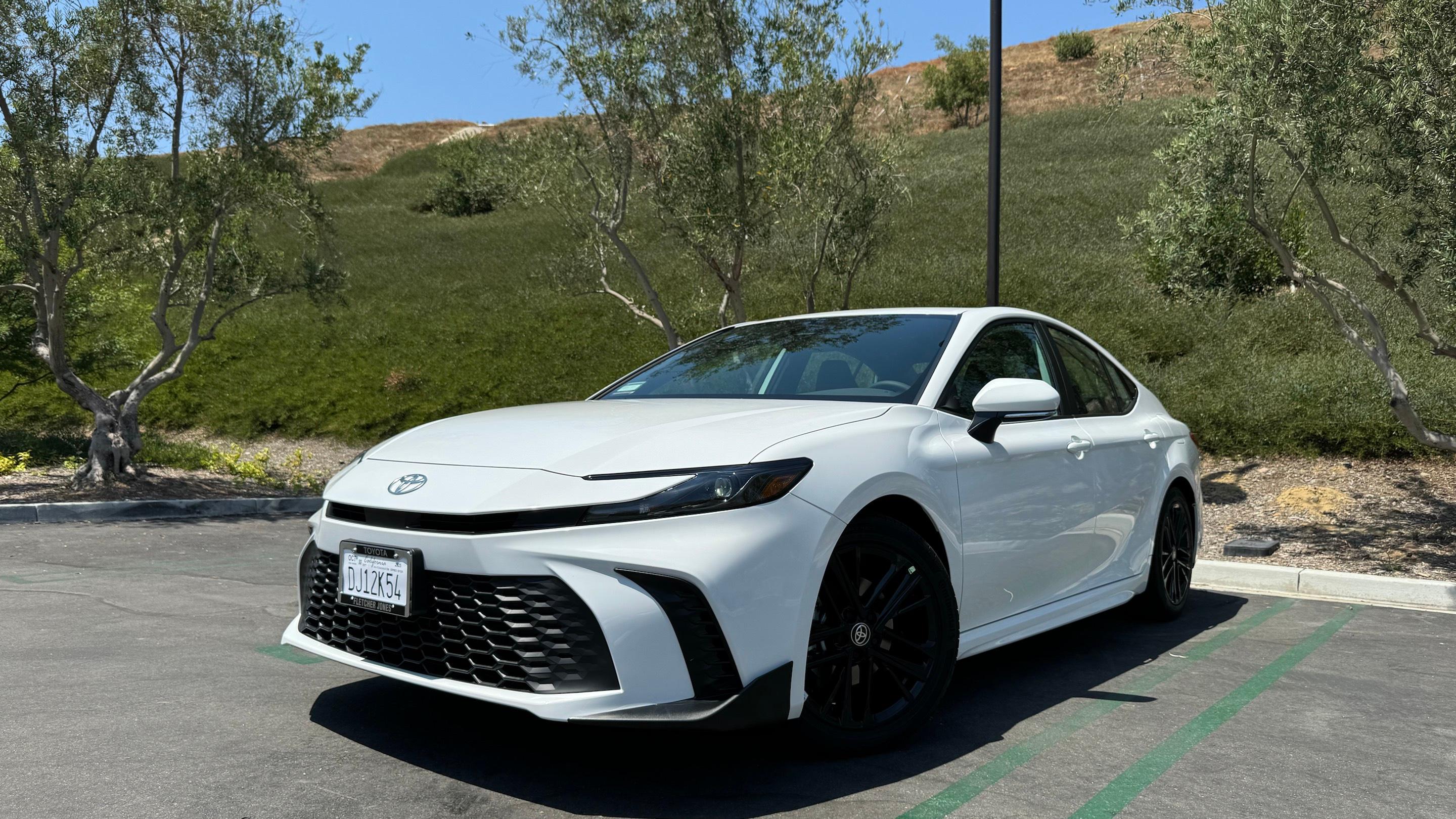 Toyota Camry Hybrid 2025 in Irvine, CA