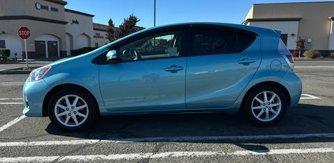 Toyota Prius c 2014