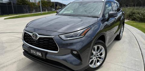 Toyota KLUGER 2025
