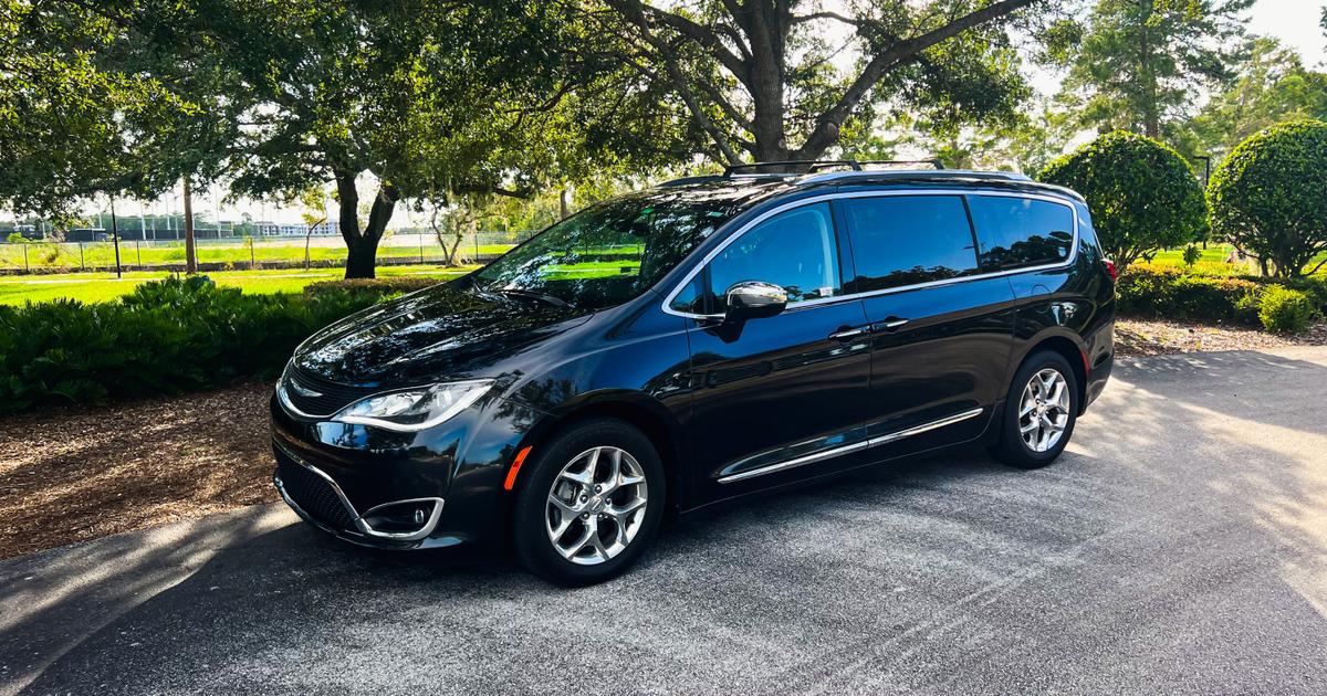 Chrysler Pacifica 2018 rental in Orlando, FL by Carlos G. Turo