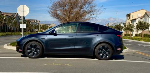 Tesla Model Y 2024