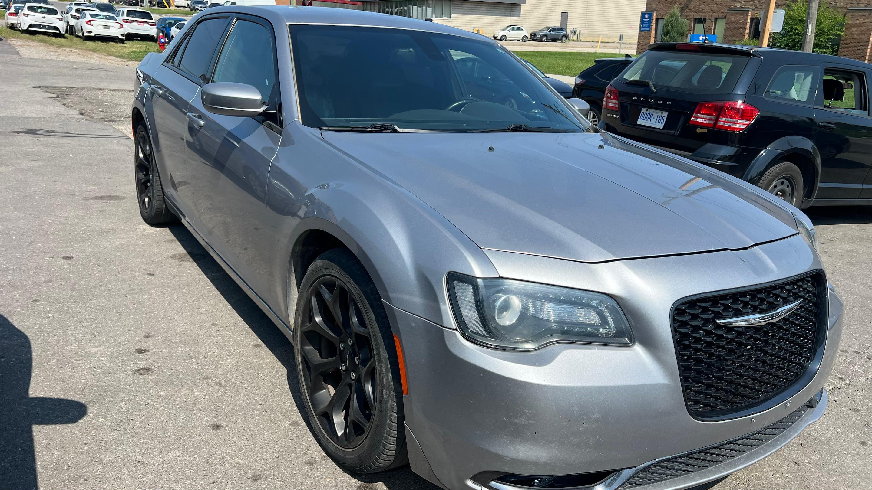 Chrysler 300 2016 in Mississauga, ON