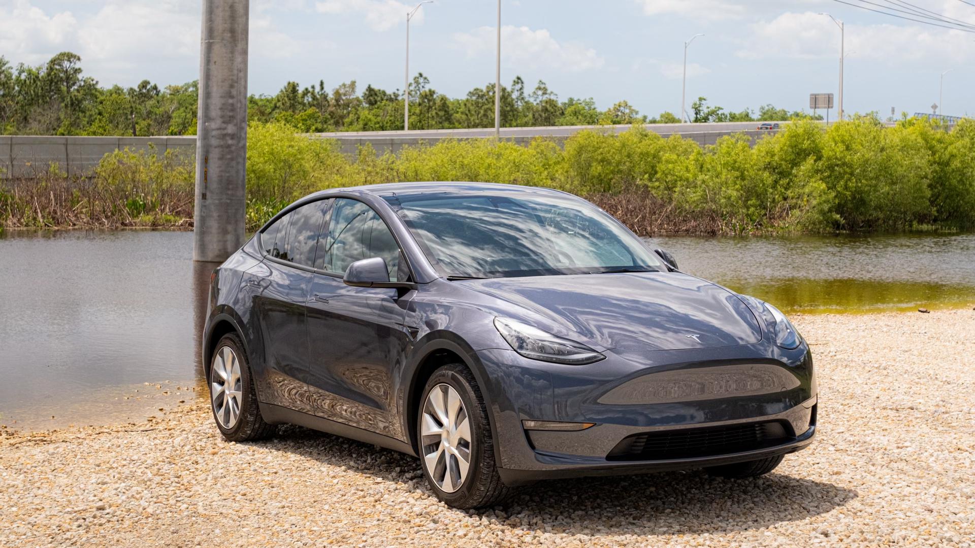 Tesla Model Y 2023 in Palmetto, FL