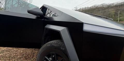 Tesla Cybertruck 2025