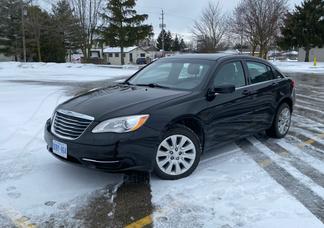 Chrysler 200 car