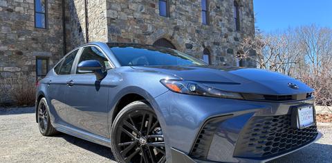 Toyota Camry Hybrid 2026