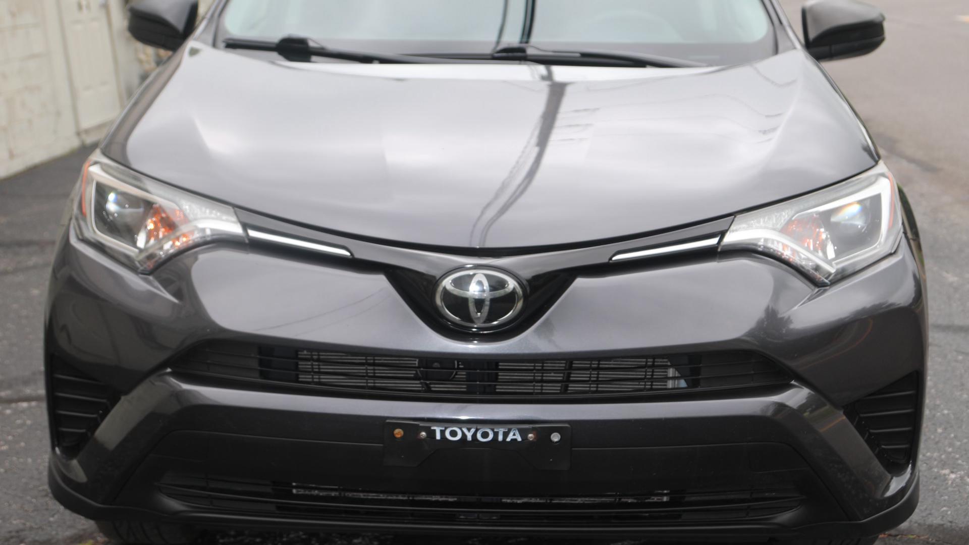 Toyota RAV4 2018 in Akron, OH