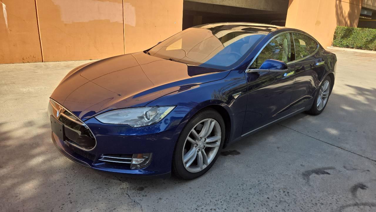 Tesla Model S 2015 in Thousand Oaks, CA