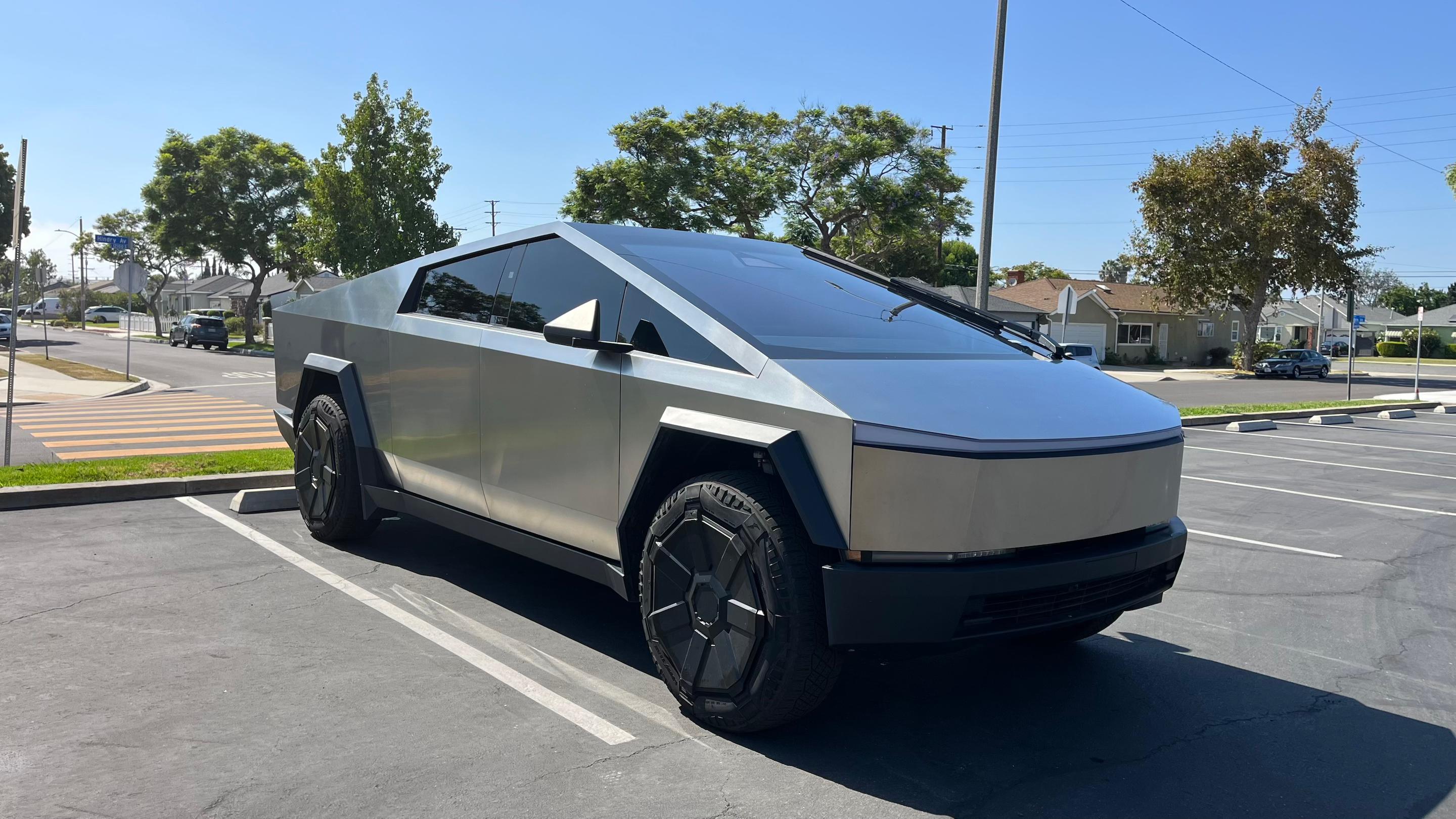 Tesla Cybertruck 2024 in Lennox, CA