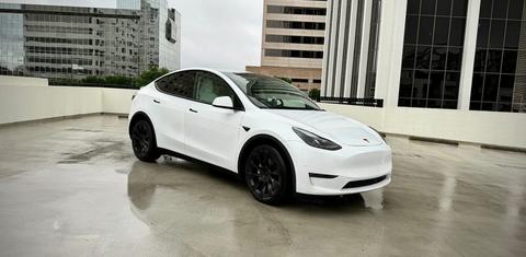 Tesla Model Y 2024