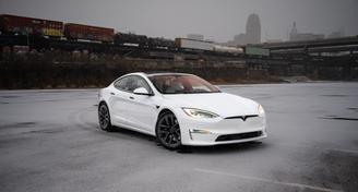 Tesla Model S 2022 — Car rental alternative in Hebron, KY