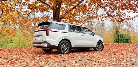 Kia Carnival Hybrid 2025