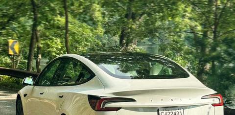 Tesla Model 3 2024