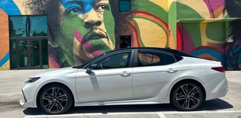 Toyota Camry Hybrid 2025