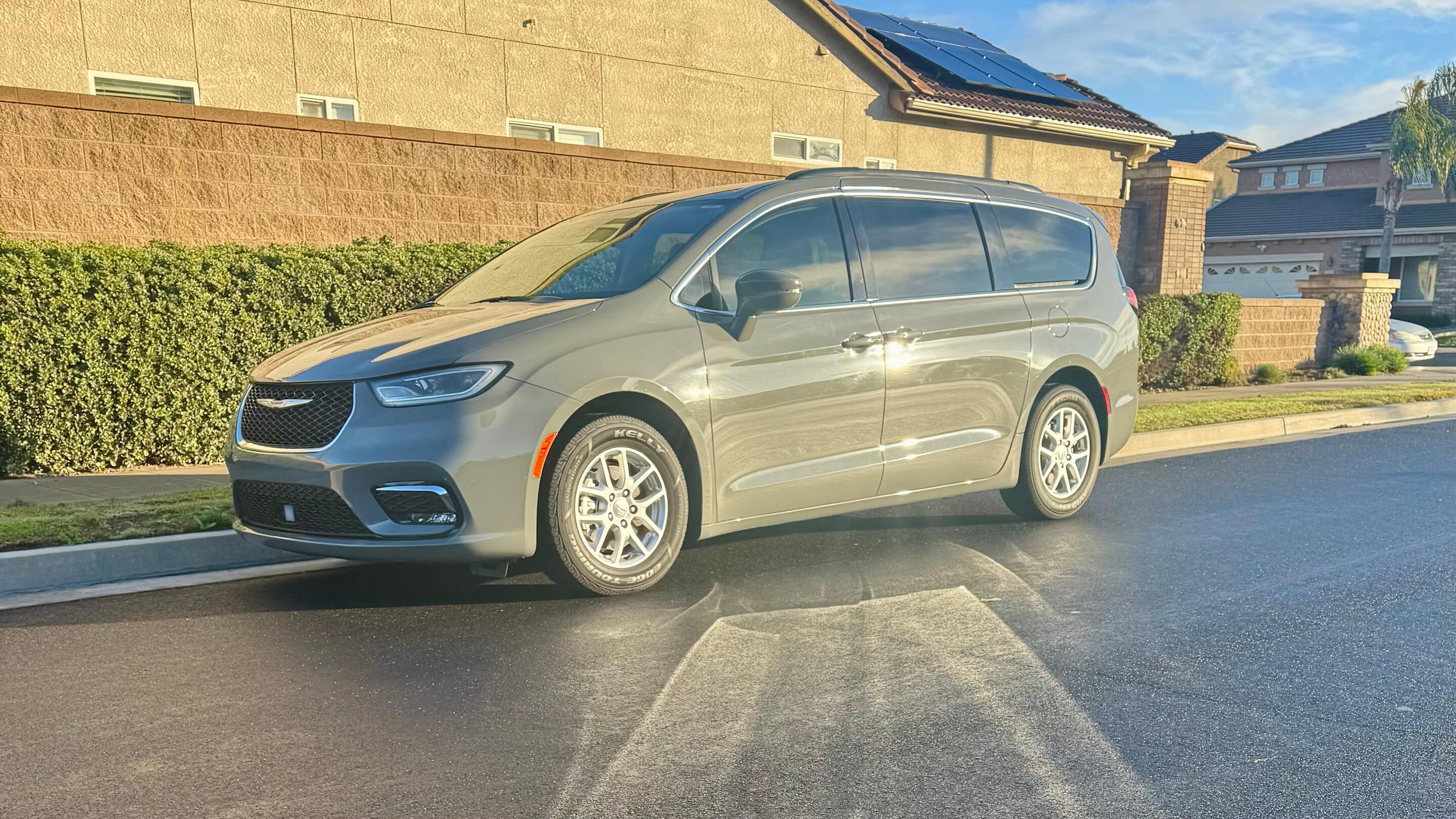 Chrysler Pacifica 2022 in Clovis, CA