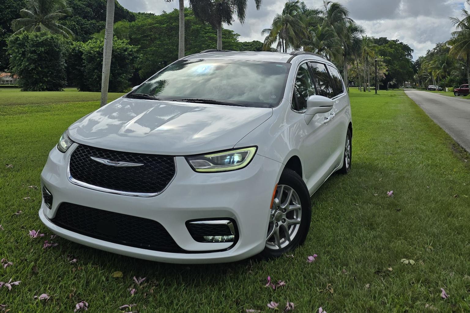 Chrysler Pacifica 2022 in Miami, FL