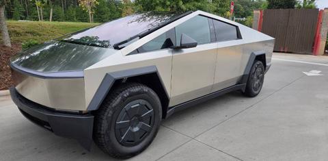 Tesla Cybertruck 2026
