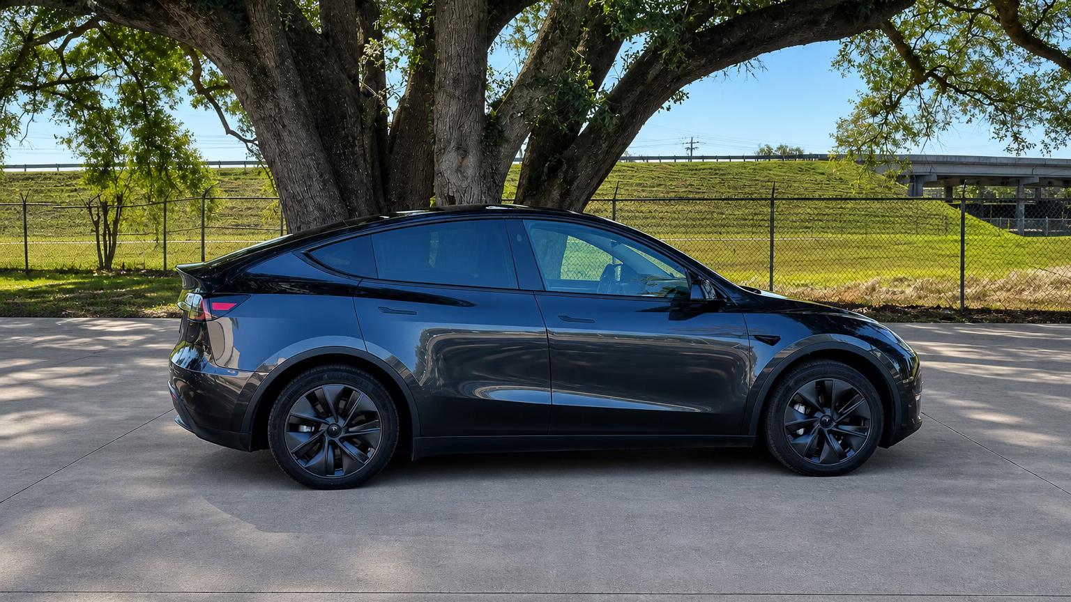 Tesla Model Y 2024 in Pensacola, FL
