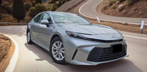 Toyota Camry Hybrid 2025