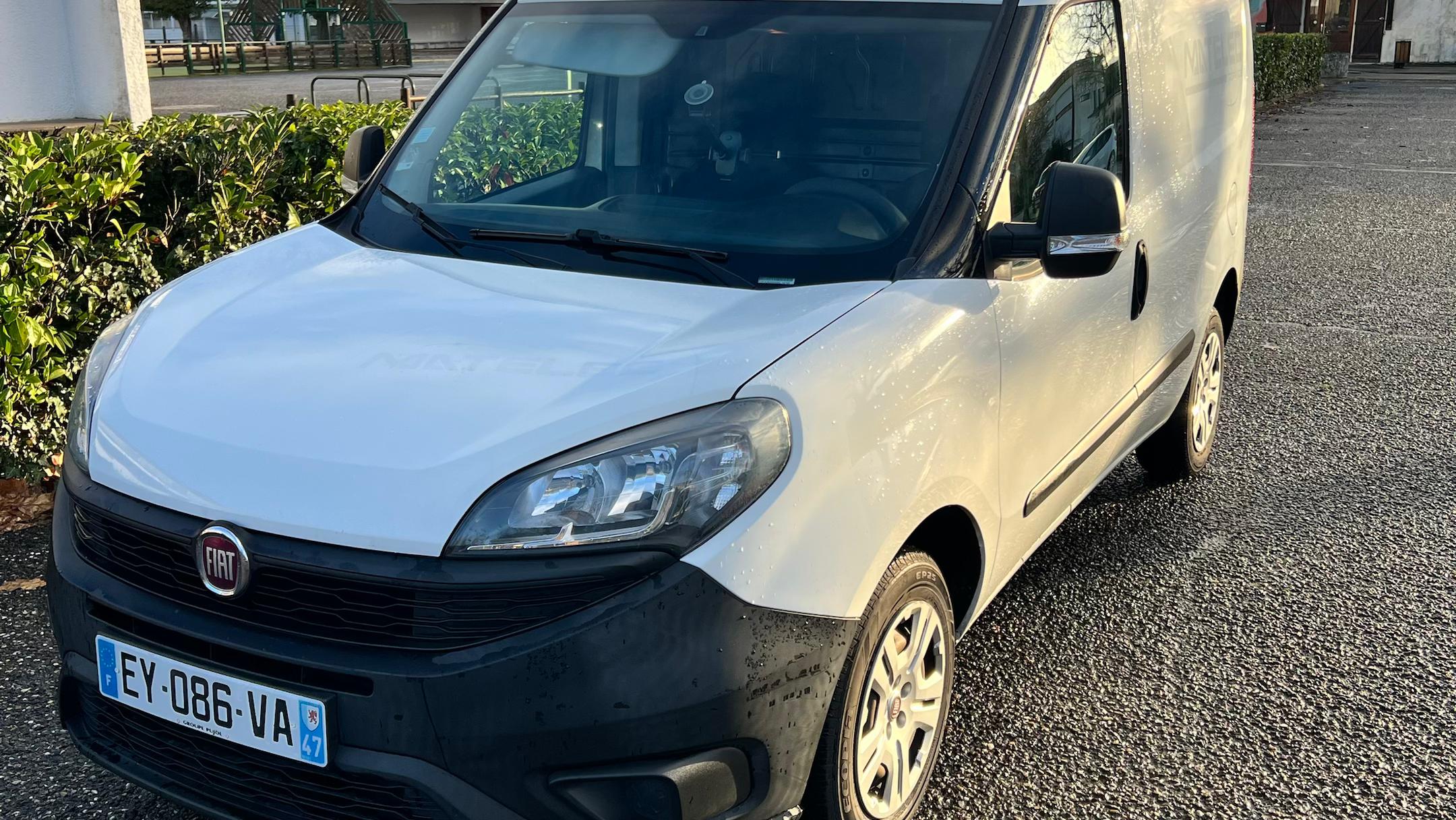 FIAT DOBLO 2018 à Talence