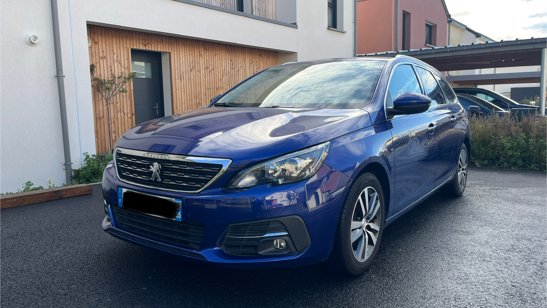 Peugeot 308 2018 à La Chapelle-des-Fougeretz