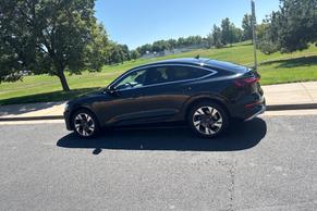 Audi e-tron 2022 in Aurora