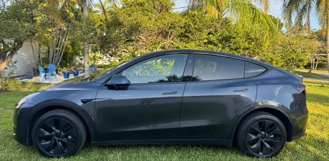Tesla Model Y 2025