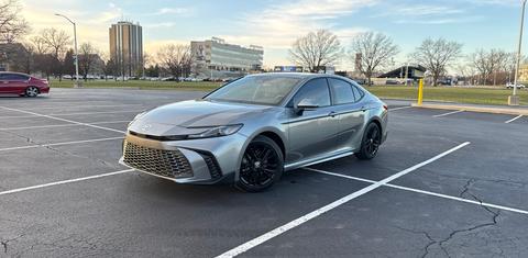 Toyota Camry Hybrid 2026